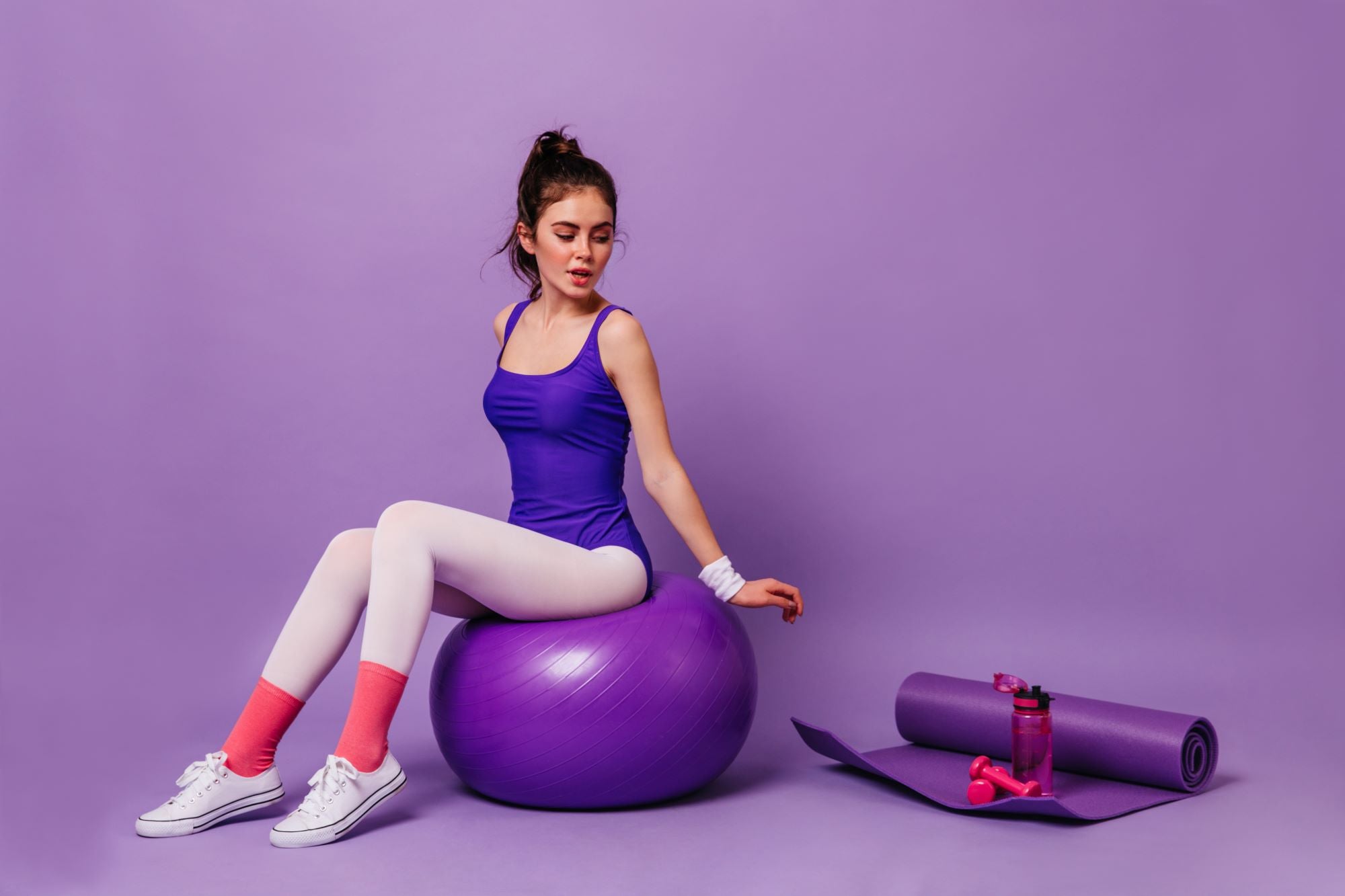woman-leggings-yoga-sits-ball_Resize - Best Fitness Look